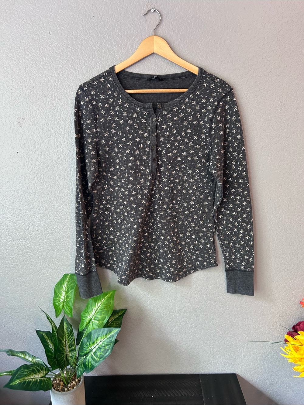 Lucky Brand Charcoal Floral Henley Long Sleeve Tee Size Large